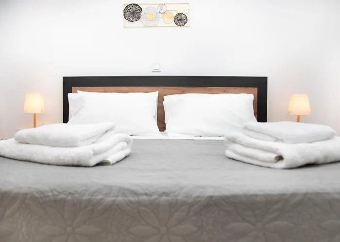 Flora's - 3bd House Διαμέρισμα *