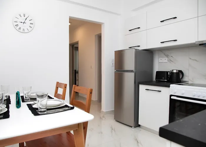 Flora's - 3bd House Διαμέρισμα