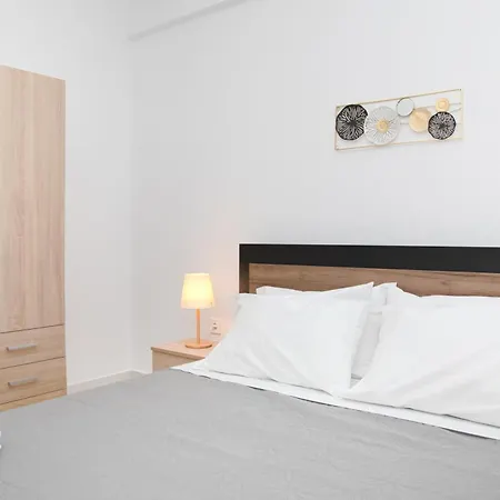 Flora's - 3bd House شقة