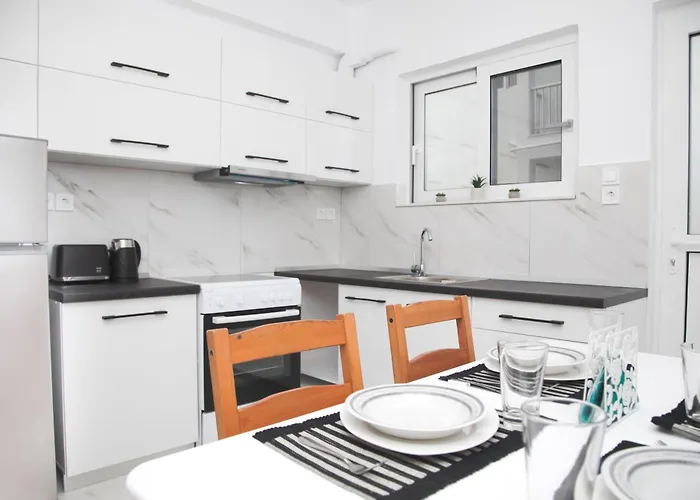 Flora's - 3bd House