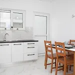 Flora's - 3bd House